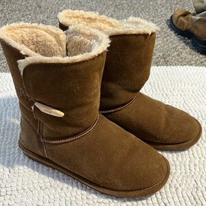 Bearpaw women’s 8 hickory Sherpa boots (like Ugg)